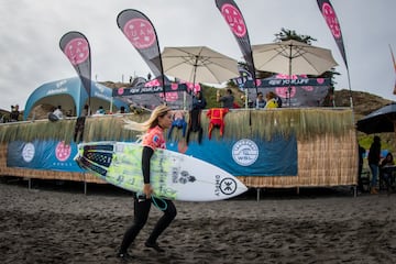 Las mejores postales del día 1 en el Mundial de Surf Femenino