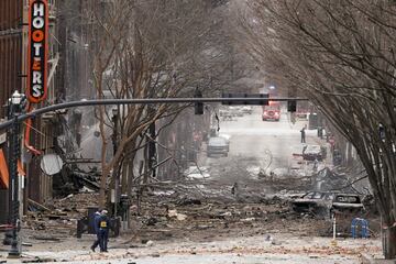 Personal de emergencia trabaja cerca del lugar de la explosión