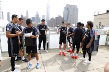 Keylor Navas, Morata, Lucas Vázquez, James y Marcelo fueron los encargados de presentar en Nueva York la tercera equipación del Real Madrid.











