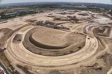 Está diseñada para ser uno de los iconos del trazado, llamada a convertirse en la curva más emblemática del GP de España en Madrid. [20minutos.es]