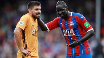 FILE PHOTO: Soccer Football - Premier League - Crystal Palace v Wolverhampton Wanderers - Selhurst Park, London, Britain - September 22, 2019  Crystal Palace&#039;s Mamadou Sakho talks to Wolverhampton Wanderers&#039; Ruben Neves during the match  