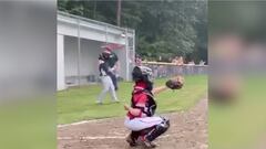 Un niño golpea violentamente sin querer a su entrenador y la reacción de este es ejemplar