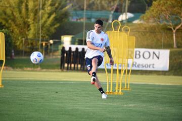 Este sábado, los jugadores James Rodríguez y Camilo Vargas, entrenaron en Atibaia, Brasil, siendo los primeros en comenzar su preparación, bajo la dirección del técnico Reinaldo Rueda, de cara al compromiso frente a Brasil, válido por las clasificatorias a la Copa Mundial de la FIFA Catar 2022.