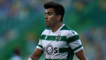 Sevilla sign Acuña from Sporting CP as replacement for Reguilón
