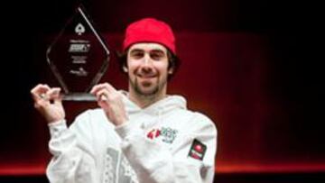 Jason Mercier también vuelve a alzar el trofeo.