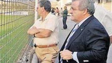 <b>LEVANTAR EL ÁNIMO. </b>Patxi Izco quiso devolver la moral a los suyos.