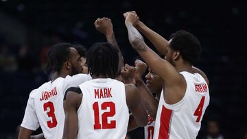 INDIANAPOLIS, INDIANA - MARCH 29: Houston Cougars break the huddle against the Oregon State Beavers during the second half in the Elite Eight round of the 2021 NCAA Men's Basketball Tournament at Lucas Oil Stadium on March 29, 2021 in Indianapolis, I
