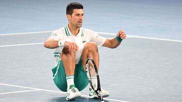 Djokovic celebra su t&iacute;tulo en Australia.