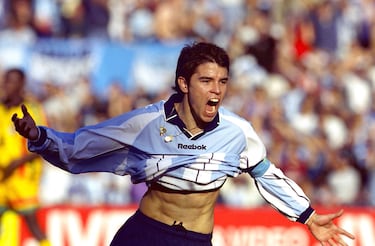 Argentina volvió a coronarse en casa en 2001 con Javier Saviola como figura absoluta. El delantero
anotó 11 goles, récord histórico en una sola edición, y recibió el Balón de Oro y la Bota de Oro del
torneo. Marcó en todas las fases, incluida la final ganada 3-0 sobre Ghana. Aquel campeonato reunió
a talentos que luego fueron estrellas mundiales, como Adriano ‘Emperador’, Djibril Cissé, Rafael van
der Vaart y Kaká.
