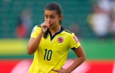 La '10' olvidada de la Selección Colombiana. Al contrario de sus compañeras en esta lista, Yoreli desapareció del radar de la Selección en 2018 cuando jugaba en Atlético Huila. La delantera, junto con otras compañeras, denunciaron que el dinero obtenido por haber sido campeonas de la Libertadores fuea para el equipo masculino. Desde entonces, nunca más volvió a una convocatoria.