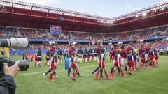 Salida al campo de las jugadoras.