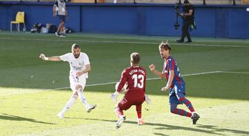 Benzema marca el definitivo 0-2 al Levante. 