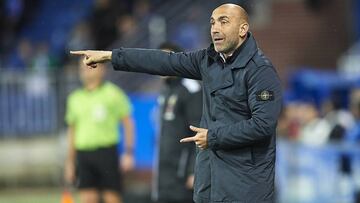 VITORIA-GASTEIZ, SPAIN - APRIL 23: Abelardo Fernandez of Deportivo Alaves looks on during the La Liga match between Deportivo Alaves and FC Barcelona at Estadio de Mendizorroza on April 23, 2019 in Vitoria-Gasteiz, Spain. (Photo by Juan Manuel Serrano Arc