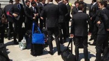 Los internacionales españoles tomaron un avión en el aeropuerto de Barajas a las 16:00 horas y ya vuelan rumbo a Gdansk (Polonia). El domingo jugarán su primer partido de la Eurocopa ante Italia.