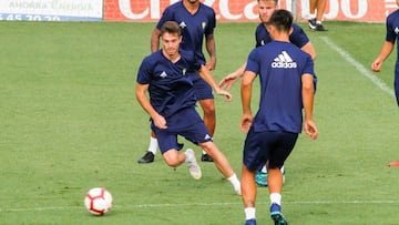 Juan Hern&aacute;ndez en el entrenamiento del C&aacute;diz. 