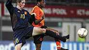 <B>BIEN CON LA SUB-21</B>. Fernando Torres rayó a gran altura en Holanda.