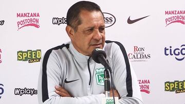 Pompilio Páez en rueda de prensa antes del Pasto