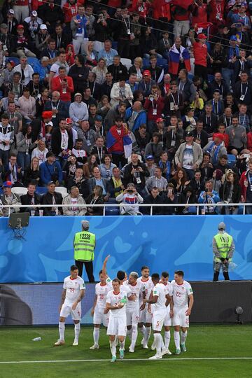 1-1. Granit Xhaka celebró el gol del empate.