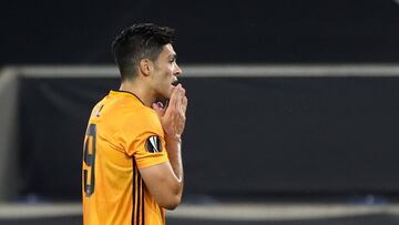 Soccer Football - Europa League - Quarter Final - Wolverhampton Wanderers v Sevilla - MSV-Arena, Duisburg, Germany - August 11, 2020 Wolverhampton Wanderers&#039; Raul Jimenez reacts after missing a penalty, as play resumes behind closed doors following the outbreak of the coronavirus disease (COVID-19) Pool via REUTERS/Friedemann Vogel