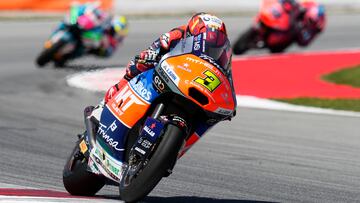 BARCELONA, 26/05/2024.-El piloto español de Moto2 Sergio García (c), del equipo MT Helmets-MSI, durante la carrera de Moto2 del Gran Premio de Cataluña de Motociclismo, que se disputa este domingo en el Circuito de Barcelona - Cataluña en Montmeló.- EFE/ Siu Wu
