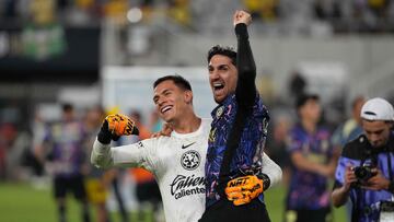 COLUMBUS, OHIO - SEPTEMBER 25: Luis Malagon #1 and Diego Valdes #10 of Club America celebrate after the Michelob Ultra Campeones Cup 2024 against the Columbus Crew at Lower.com Field on September 25, 2024 in Columbus, Ohio. Club America won 5:4 on penalty kick. Jason Mowry/Getty Images/AFP (Photo by Jason Mowry / GETTY IMAGES NORTH AMERICA / Getty Images via AFP)