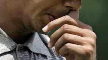 <b>PENSATIVO.</B> El estadounidense, máximo favorito al triunfo final, no ha tenido un buen inicio del PGA.