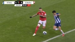 Agresión de Otamendi a Luis Díaz: golpe en la cara y roja