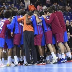 El Barcelona se presenta esta tarde en Colonia por la gloria y la bolsa