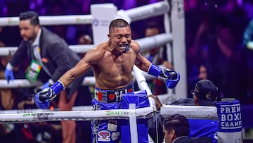 Isaac 'Pitbull' Cruz festeja un triunfo en el ring.