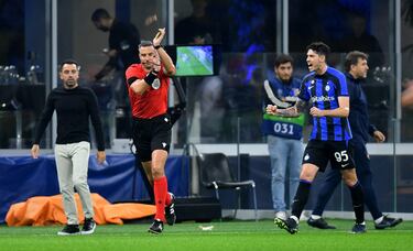 La pol¨¦mica: posible penalti de Eric y Dumfries, gol anulado a Pedri, roja perdonada a ?alhanoglu...
