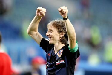 England win but hardly thrill, Modric shines for Croatia