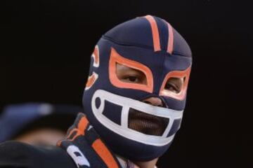 El joven Ditka no estuvo solo apoyando a los Bears, Rey Misterio tambi¨¦n se sum¨® a apoyar a su equipo en San Diego.
