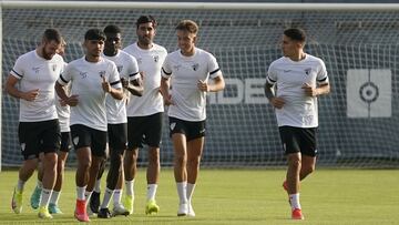 Braian Cufr&eacute;, junto a sus compa&ntilde;eros en su primer entrenamiento con el M&aacute;laga. 