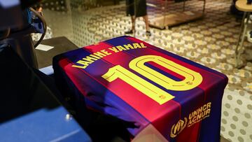 02/07/25 BARCELONA TIENDA CAMISETAS NUEVA EQUIPACION
NUMERO DIEZ LAMINE YAMAL
