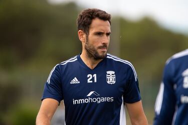 El central fue el sostén del equipo cartagenero durante todo el partido, tras la expulsión de Datkovic, antes de cumplirse la primera media hora de partido. Además, fue imprescindible para evitar que el peligro del equipo burgalés se plasmara en el marcador.