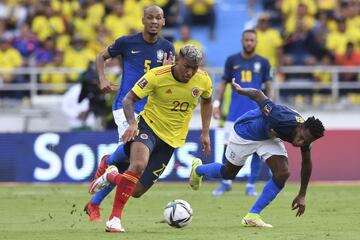 El delantero de América de México fue amonestado en el empate 1-1 ante Paraguay.