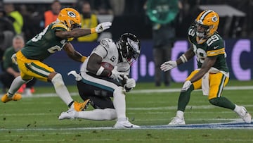 Philadelphia Eagles A.J. Brown (C) is tackled by Green Bay Packers Jaire Alexander (L) and Xavier McKinney (R) during the NFL game between the Green Bay Packers and Philadelphia Eagles at the Neo Quimica Arena stadium in Sao Paulo, Brazil, on September 6, 2024. (Photo by Nelson ALMEIDA / AFP)