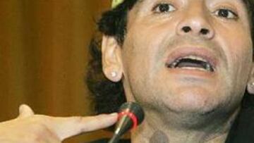 <B>ACOMPAÑADO DE POLÉMICA.</B> 'El pelusa' representa el momento de su arresto.