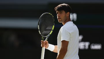 Tennis - Wimbledon - All England Lawn Tennis and Croquet Club, London, Britain - July 2, 2025 Spain's Carlos Alcaraz reacts during his second round match against Britain's Oliver Tarvet REUTERS/Isabel Infantes