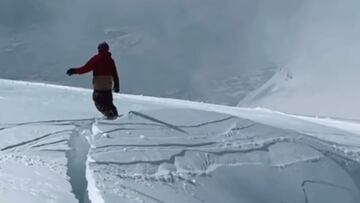 Cornisa rompiéndose bajo un snowboarder
