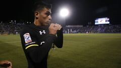 Futbol, Universidad Catolica vs Colo Colo.
 Copa Chile 2016.
 El jugador de Colo Colo Claudio Baeza celebra su gol contra Universidad Catolica durante el partido de ida de semifinales de Copa Chile, disputado en el estadio San Carlos de Apoquindo de Santiago, Chile.
 23/11/2016
 Andres Pina/Photosport******
 
 Football, Universidad Catolica vs Colo Colo.
 Copa Chile 2016.
 Colo Colo&#039;s  player Claudio Baeza celebrates after scoring against Universidad Catolica  during the Copa Chile semifinals first leg football match at the San Carlos de Apoquindo stadium in Santiago, Chile.
 23/11/2016
 Andres Pina/Photosport