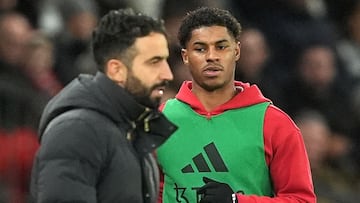 Ruben Amorim y Marcus Rashford, entrenador y jugador del Manchester United, durante un partido.