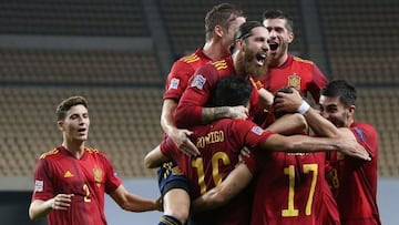 Espa&ntilde;a celebra uno de sus seis goles a Alemania, el mes pasado en Sevilla.