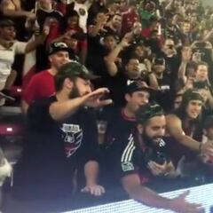 ¡Sorpresa! El emotivo gesto de Rooney con 2 pequeños fans