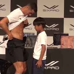 Watch: Cristiano Ronaldo’s cute six-pack challenge with a fan at SixPad promo