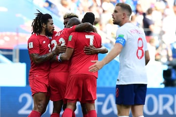 El defensa panameño Felipe Baloy hizo historia en el fútbol panameño al anotar el primer gol de Panamá en un mundial. El tanto valió para maquillar el resultado final.