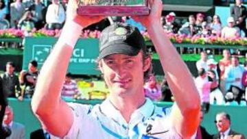 Ferrero con su trofeo