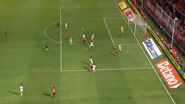 Un chileno demostró su categoría en Argentina: ¡definición de ‘9′ para que el estadio explote!