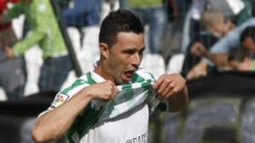 <b>LÍDER. </b>Rubén Castro celebra uno de sus tres goles del pasado sábado contra el Numancia.