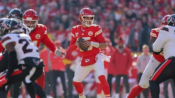 KANSAS CITY, MISSOURI - DECEMBER 21: Patrick Mahomes #15 of the Kansas City Chiefs looks to pass in the first quarter of a game against the Houston Texans at GEHA Field at Arrowhead Stadium on December 21, 2024 in Kansas City, Missouri. David Eulitt/Getty Images/AFP (Photo by David Eulitt / GETTY IMAGES NORTH AMERICA / Getty Images via AFP)